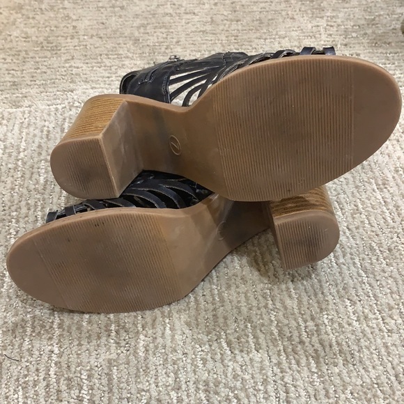 Mossimo Block Heel Sandal, size 7. - Picture 3 of 3